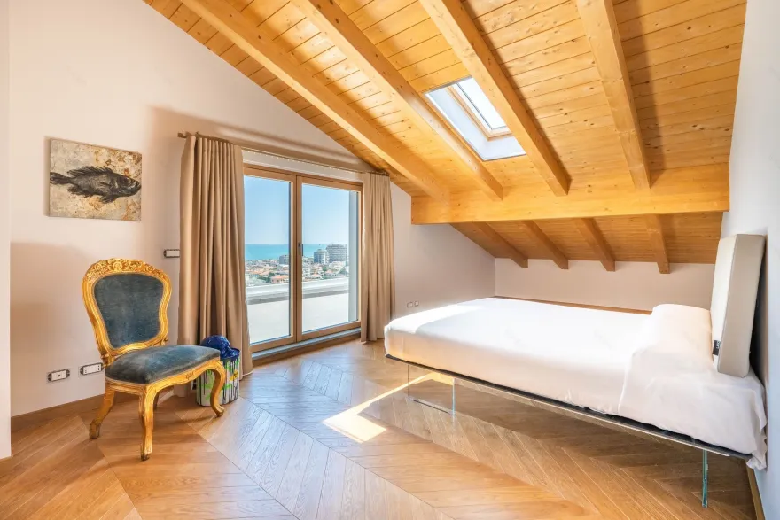 意式简约别墅 · 绿意与海景的生态家园-60