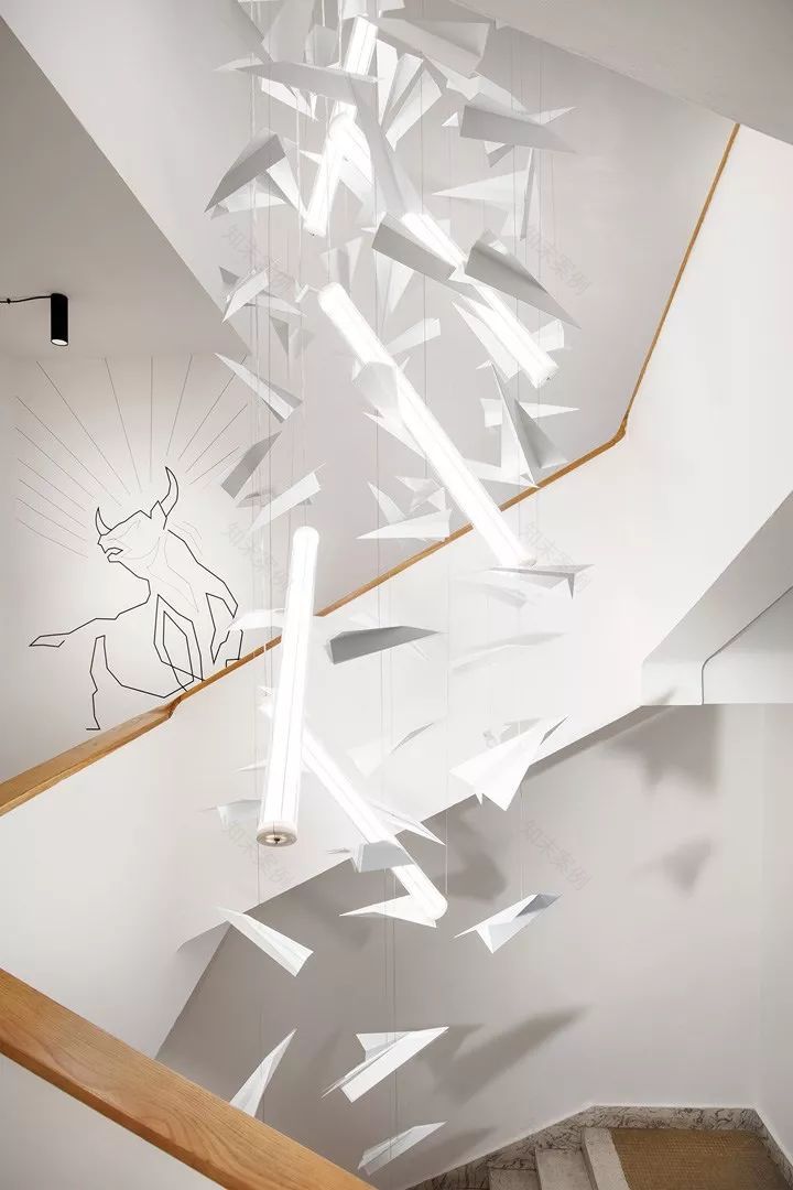 红牛布拉格办公室 | 极简工业风的千禧社区-16