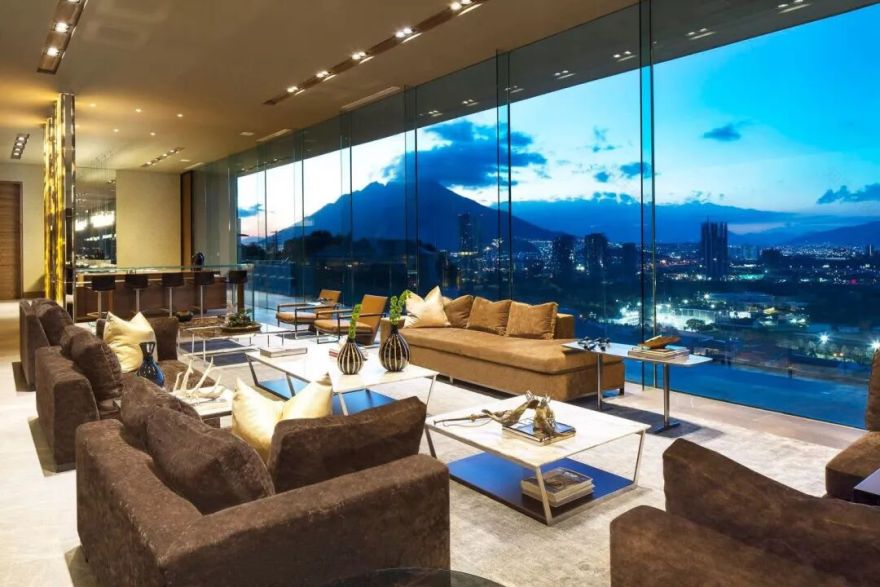 HouseMT|坡地光幕:蒙特雷星环里的悬浮极简主义-2