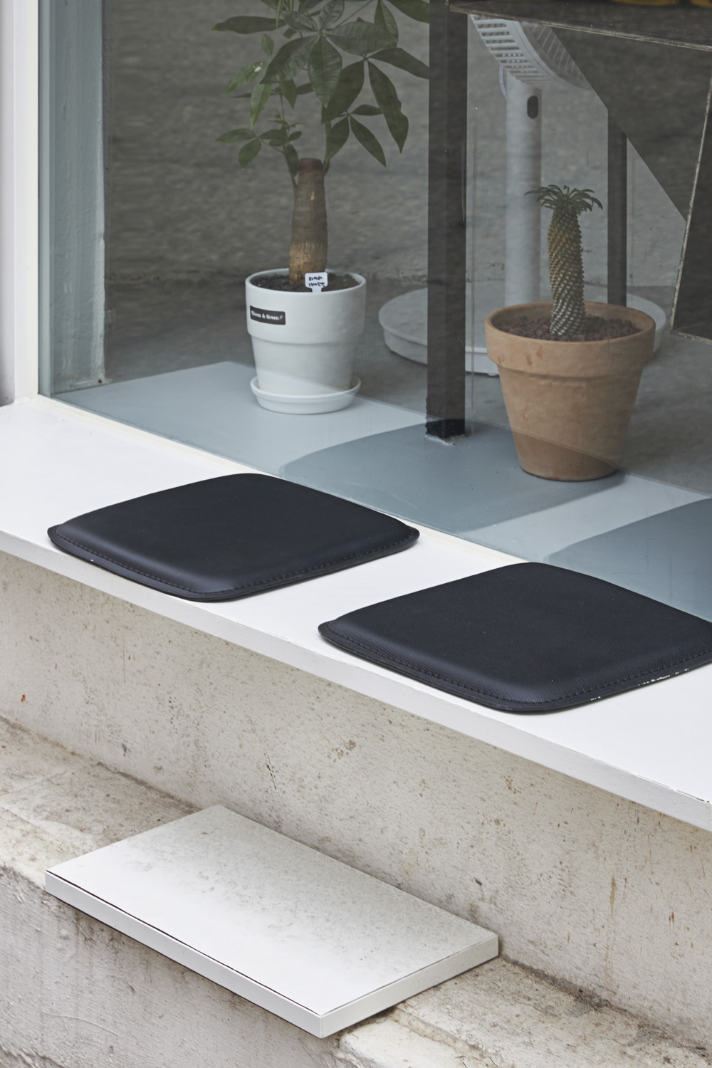 白色梦幻 | 10 平米迷你咖啡厅的惊艳室内设计-15