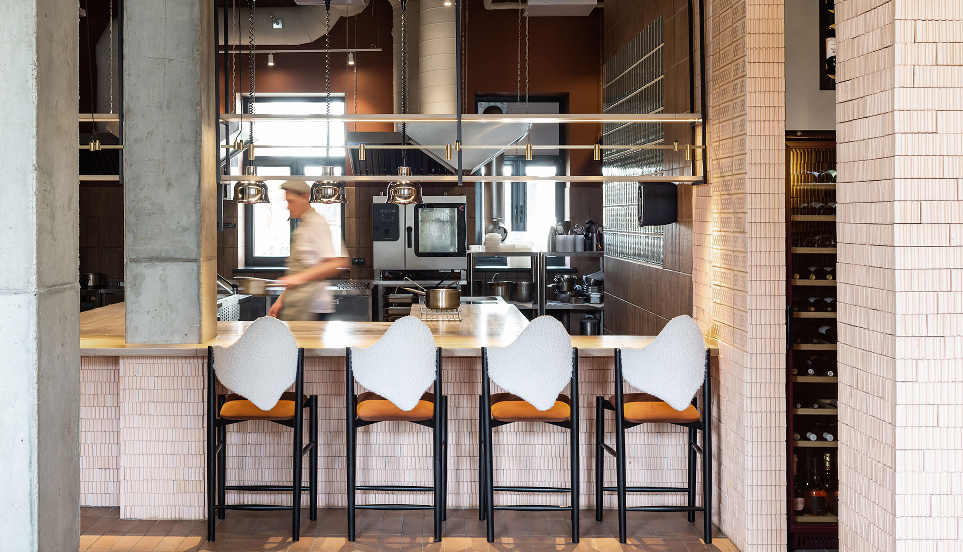 Vandall Buro: гастробар на месте сенного рынка в Краснодаре-6