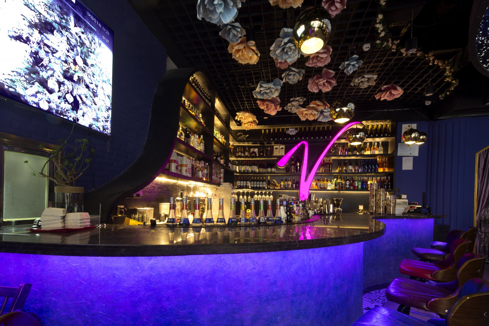 太原斑斓空间打造浪漫轻奢星空酒吧-16