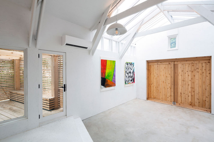 微型谷仓变艺术工作室，设计巧妙融入自然-16