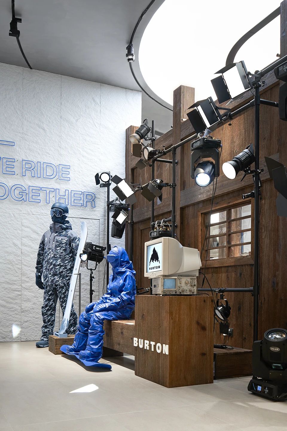 单板滑雪品牌伯顿 BURTON 成都旗舰店设计丨中国成都-6