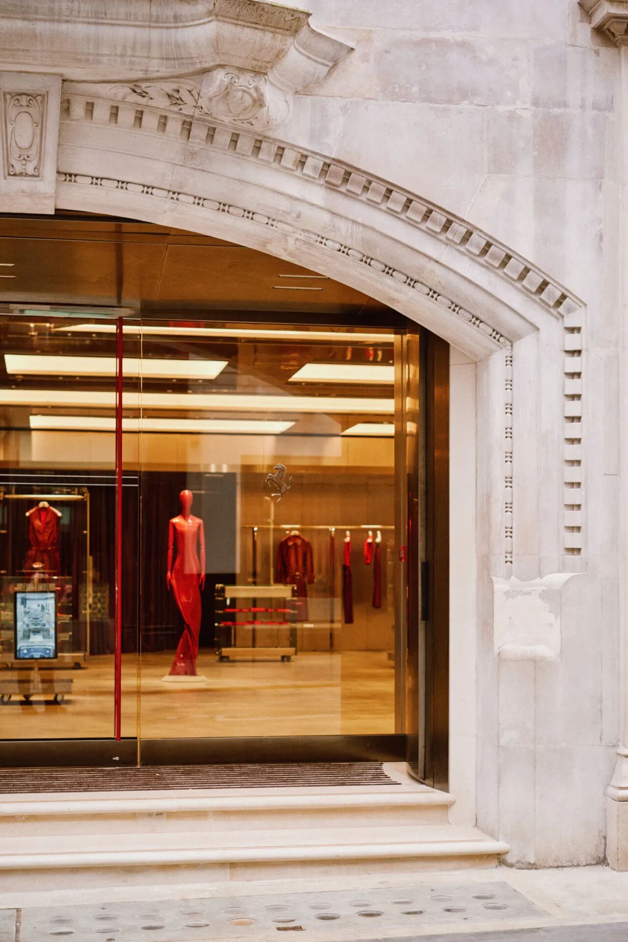 法拉利伦敦旗舰店丨英国伦敦丨Ferrari Style创意总监等三方合作-14