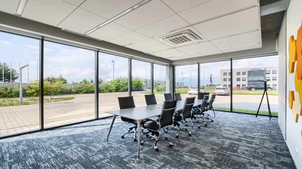 办公楼位于米哈沃维采（注：Michałowicach 是地名，可依据具体语境进行更精准的地名翻译，此处给出一种常见音译） 丨A8 Architektura-27