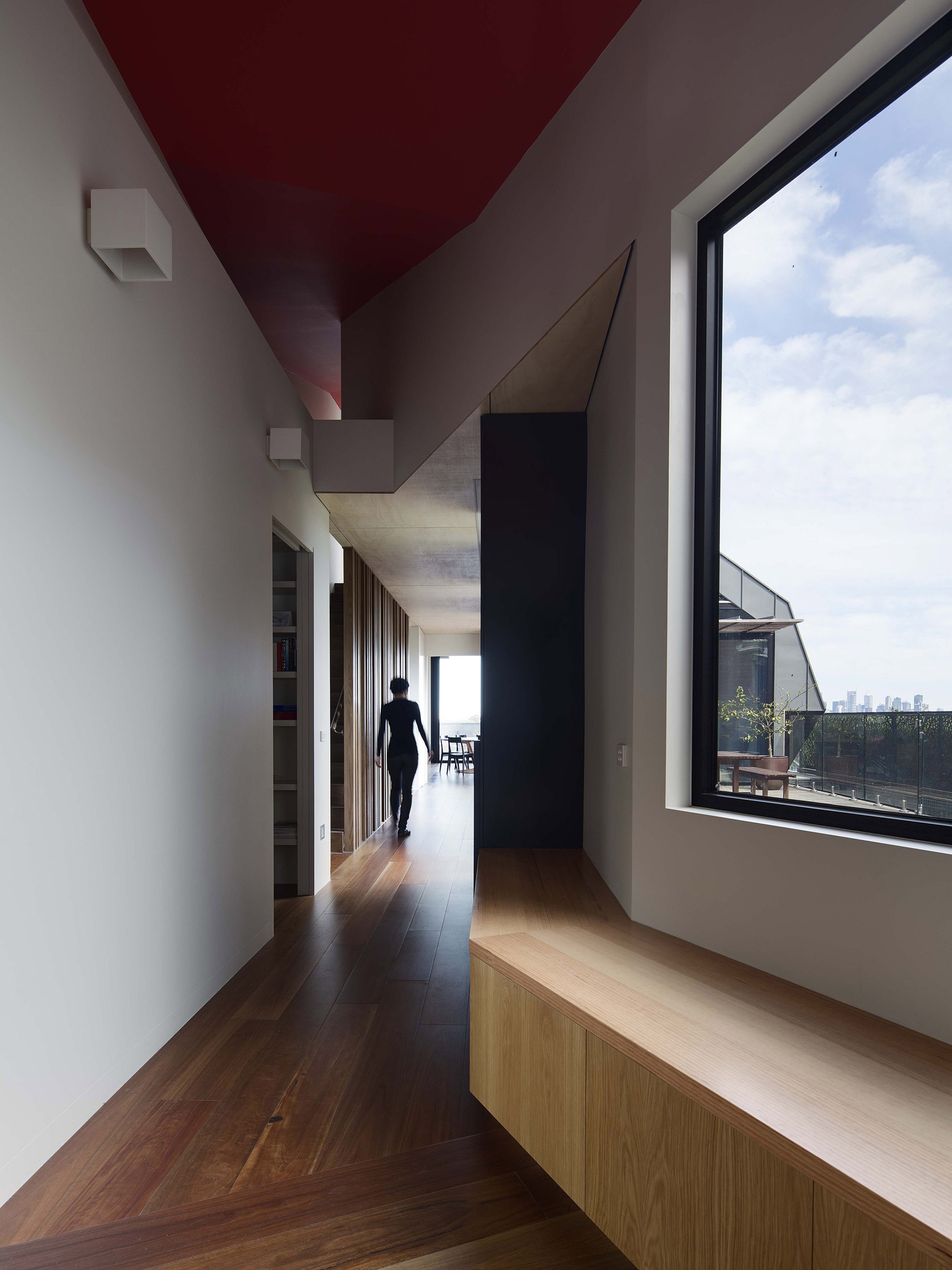 墨尔本线性庭院住宅 | “起伏锌板屋顶”营造自然美景-20