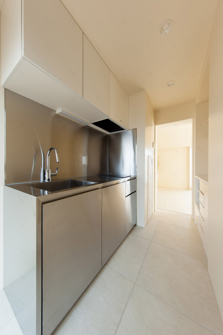 Hiroyuki Ogawa Architects divides up tiny apartment with sliding screens-18