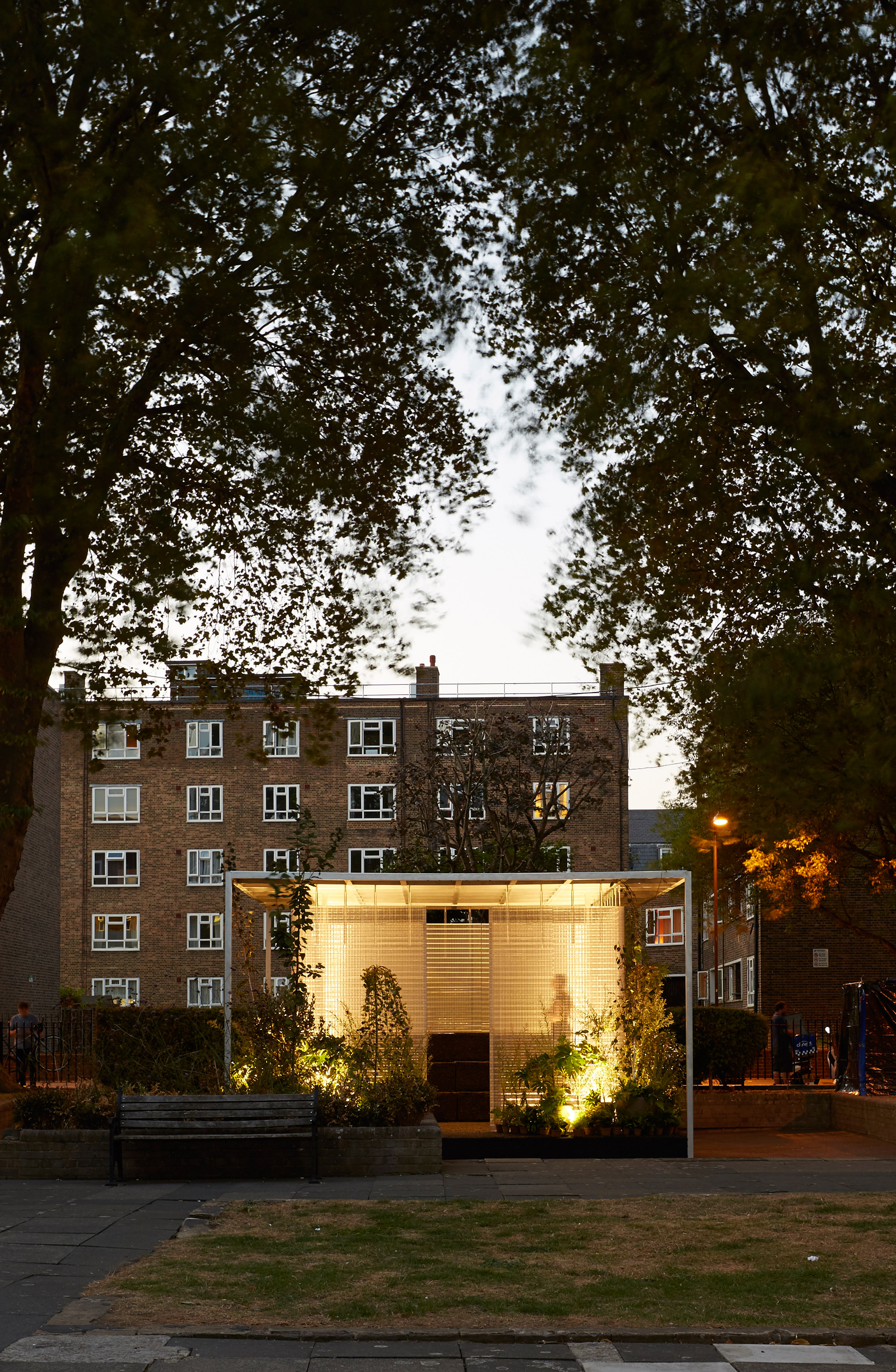 伦敦设计节 2016 · 迷你生活森林,临时展馆与植物共生的城市空间-19