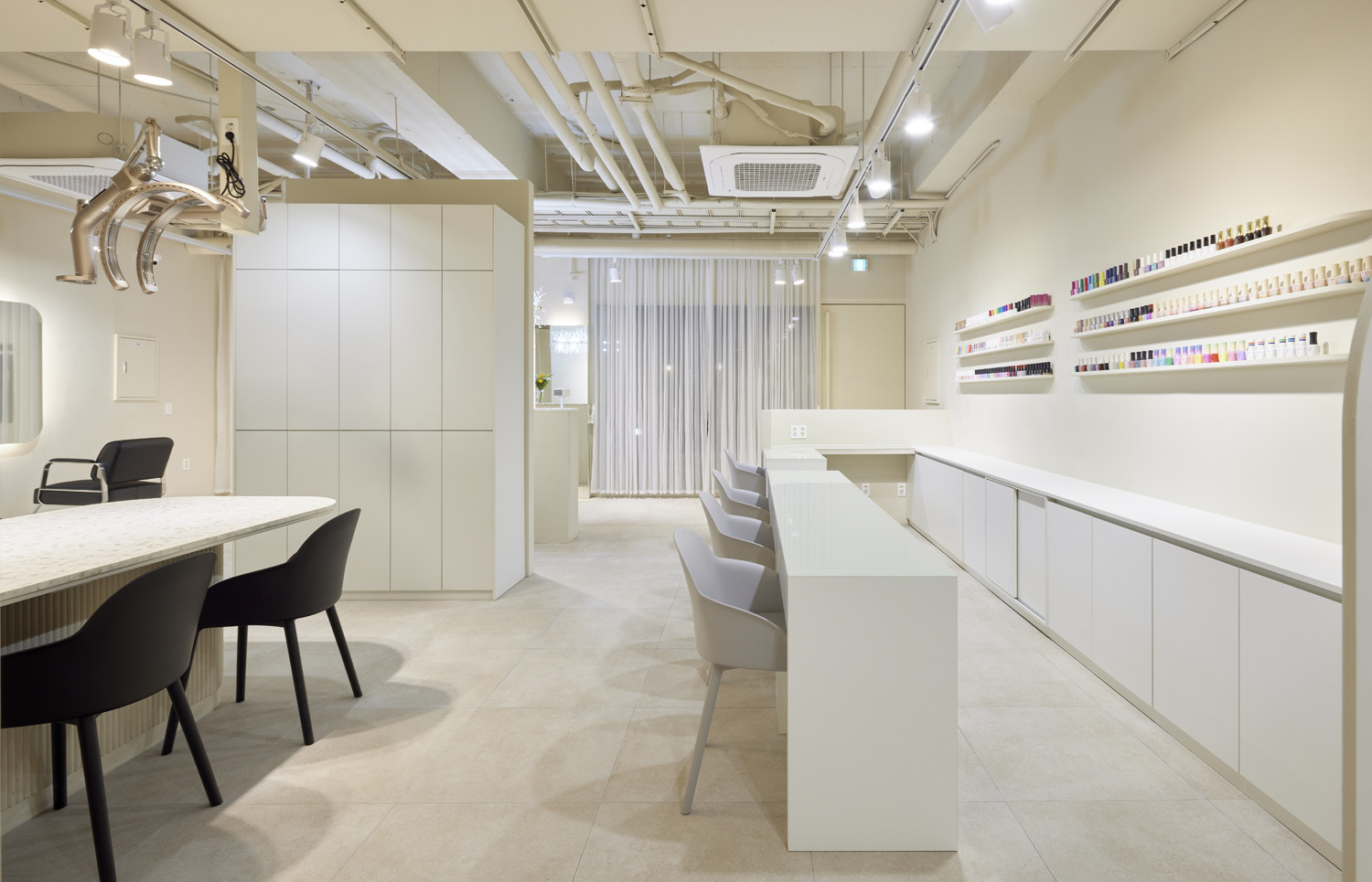 高级舒适的 24 小时美妆与美容沙龙设计-11