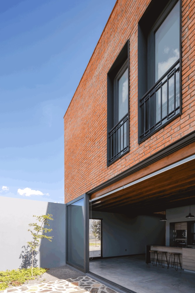 墨西哥 O 住宅 | 双高空间与橡树共生的设计艺术-13