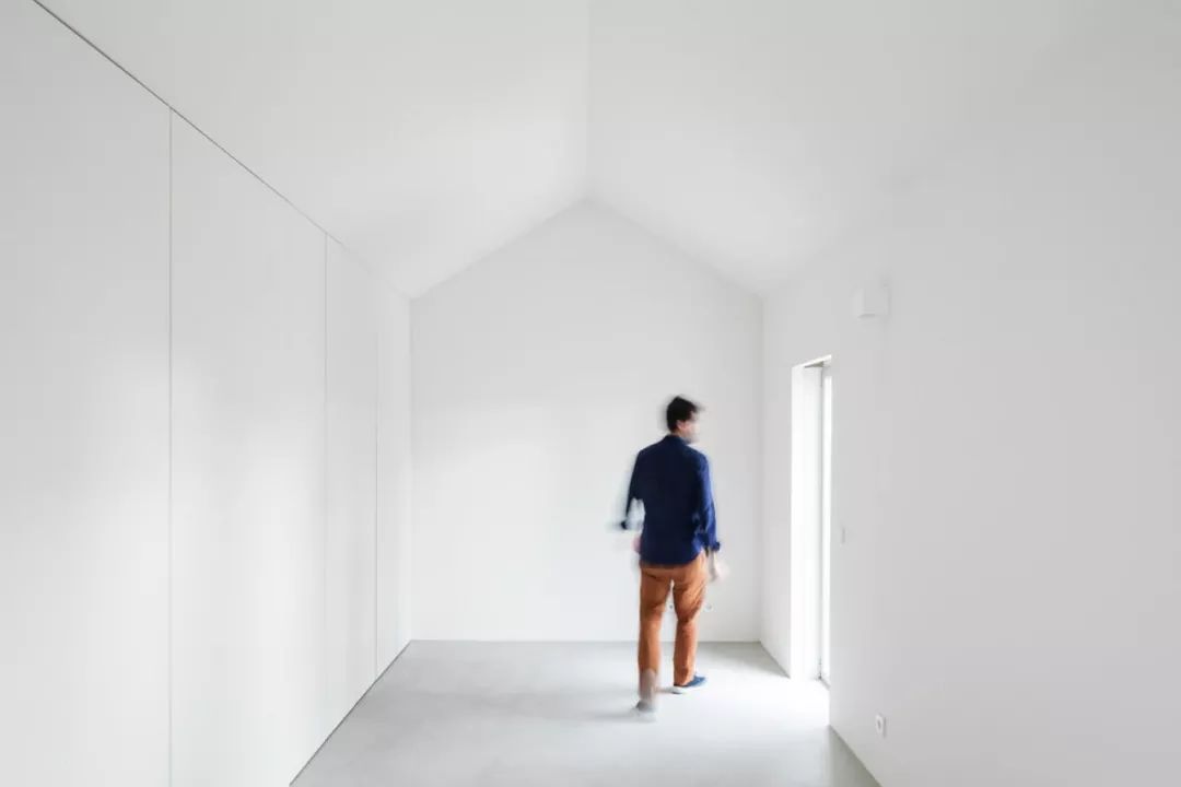 极简主义设计，葡萄牙里斯本的通透空间美学-72