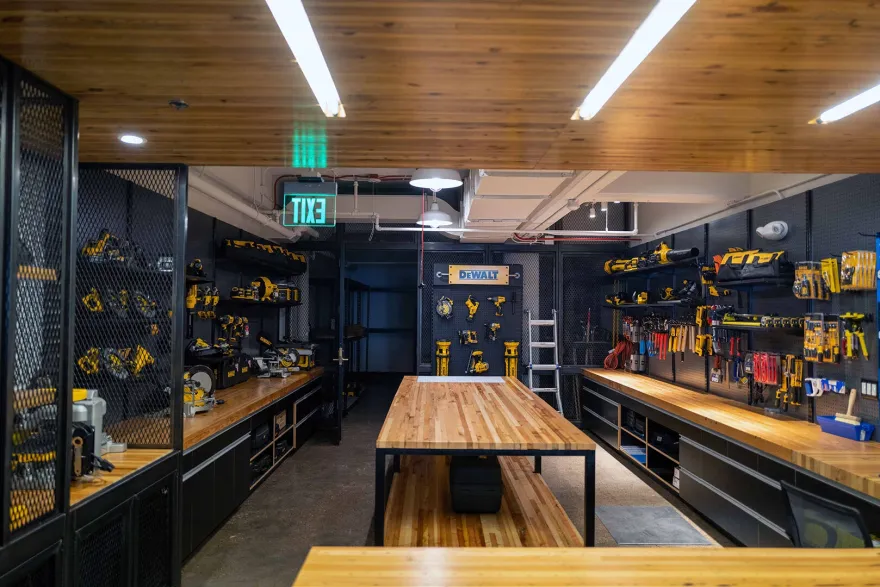 Carhartt Workshop · 硬核工业风办公室设计丨美国底特律丨McIntosh Poris Associates-19