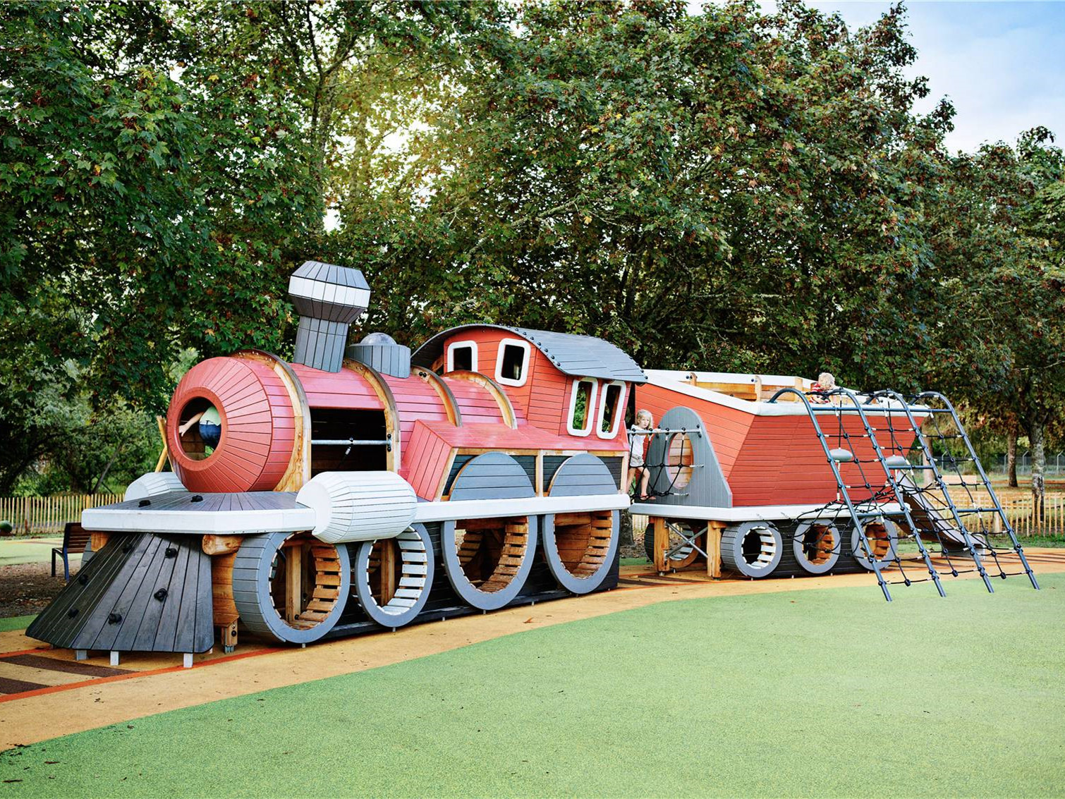法国波尔多火车游乐场设施丨KOMPAN 全球设计中心-2