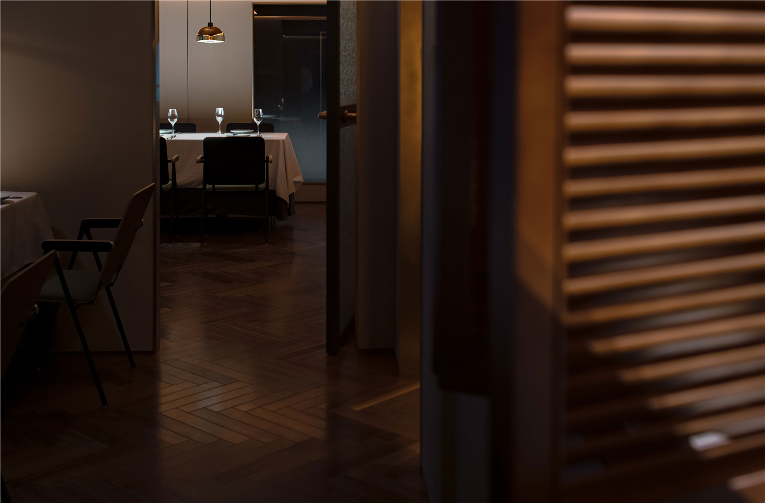 船舱里的干式熟成牛排坊 | 赵 ZHAO 空间设计解读-38