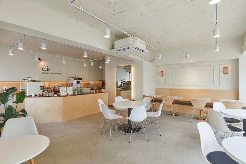 22 坪简约咖啡厅，诠释白色与木质的温馨魅力-3