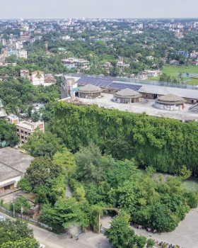 Green Field of Karupannya Rangpur Factory / Nakshabid Architects