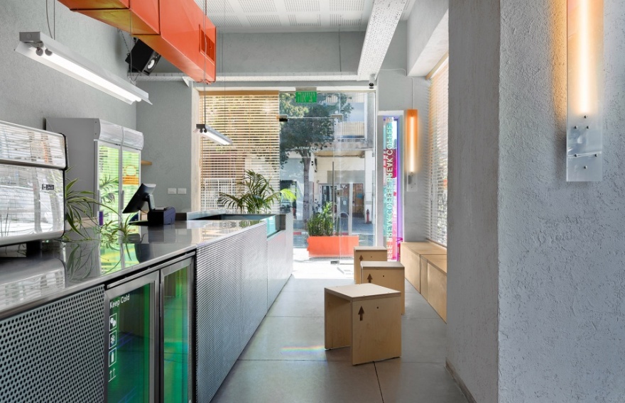 巴兹莱咖啡馆 | 模块化座椅与多彩玻璃营造独特氛围-11