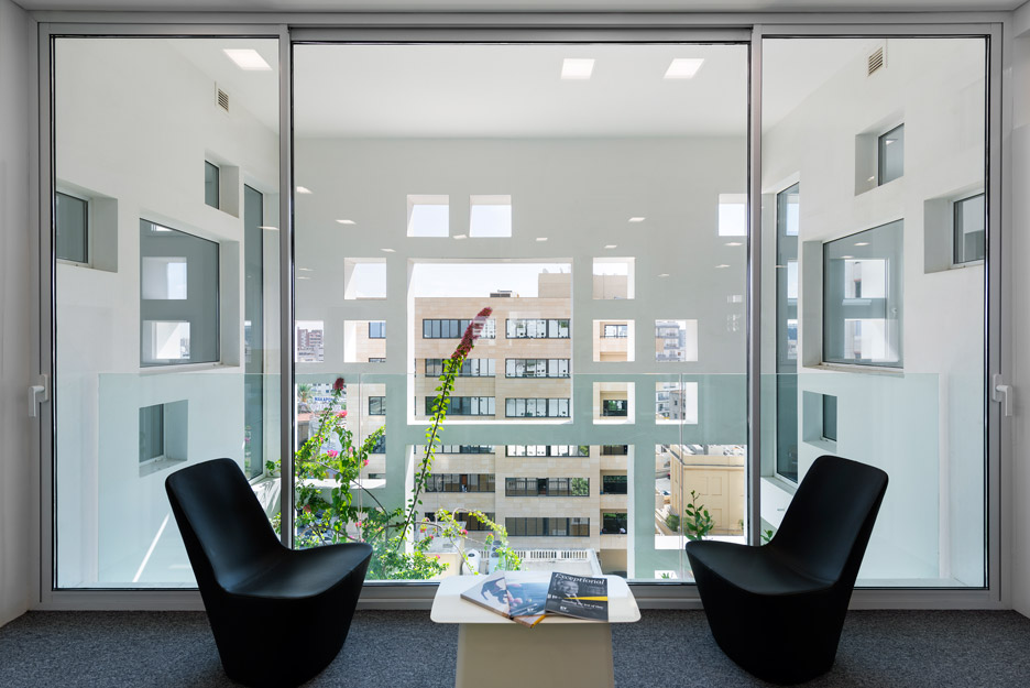 让·努维尔设计塞浦路斯植物塔楼,阳台与植物共舞-13