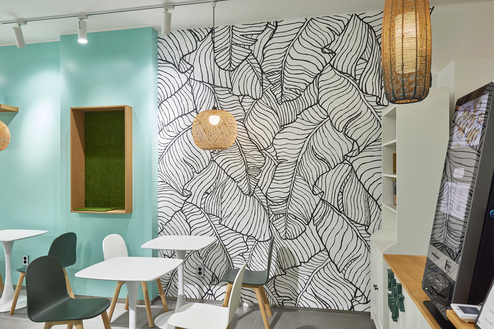 色彩斑斓的 20 平米咖啡厅 | 极简设计中的视觉冲击-12