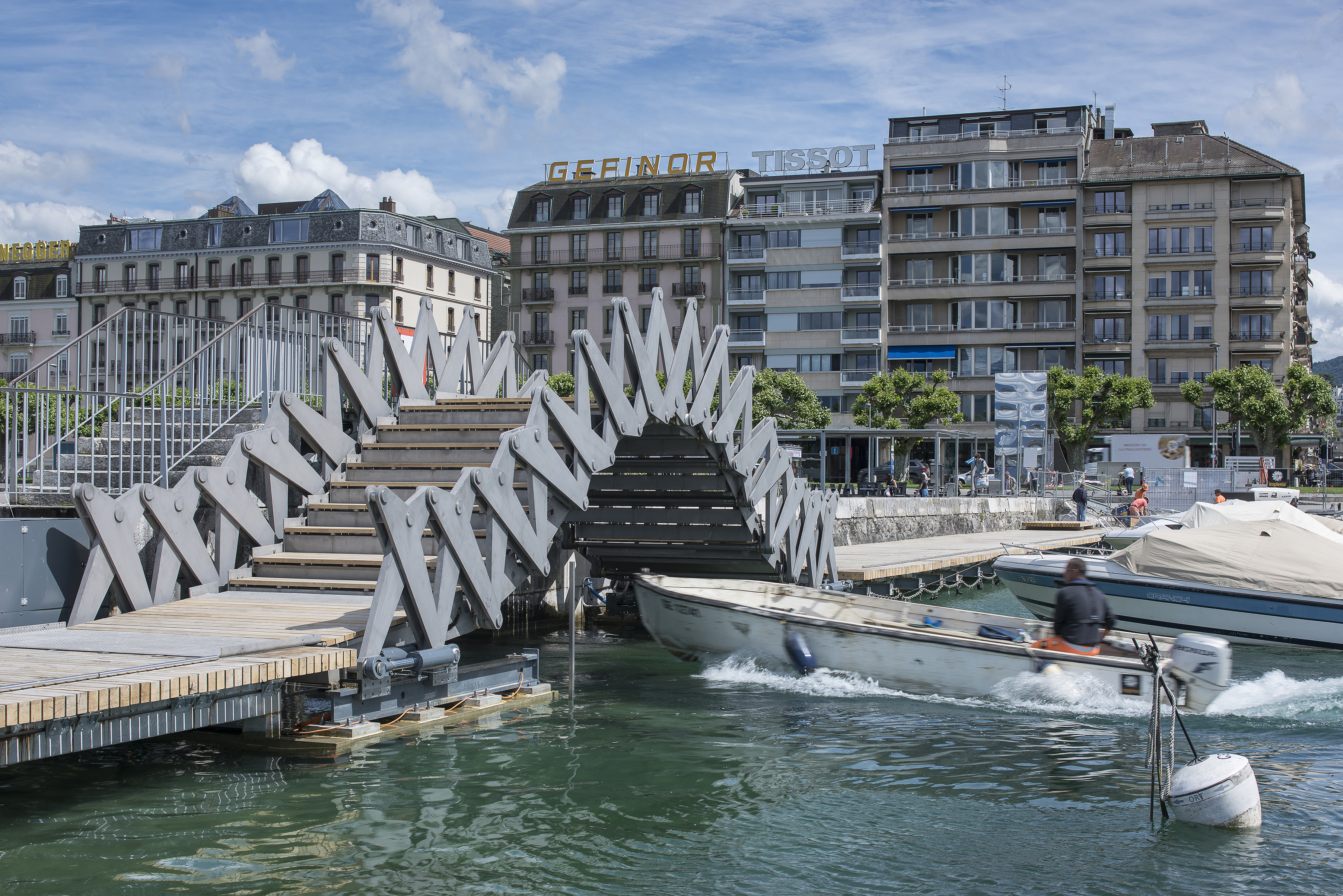 Mobile walkway of Geneva's Jet d'Eau | INGENI-10