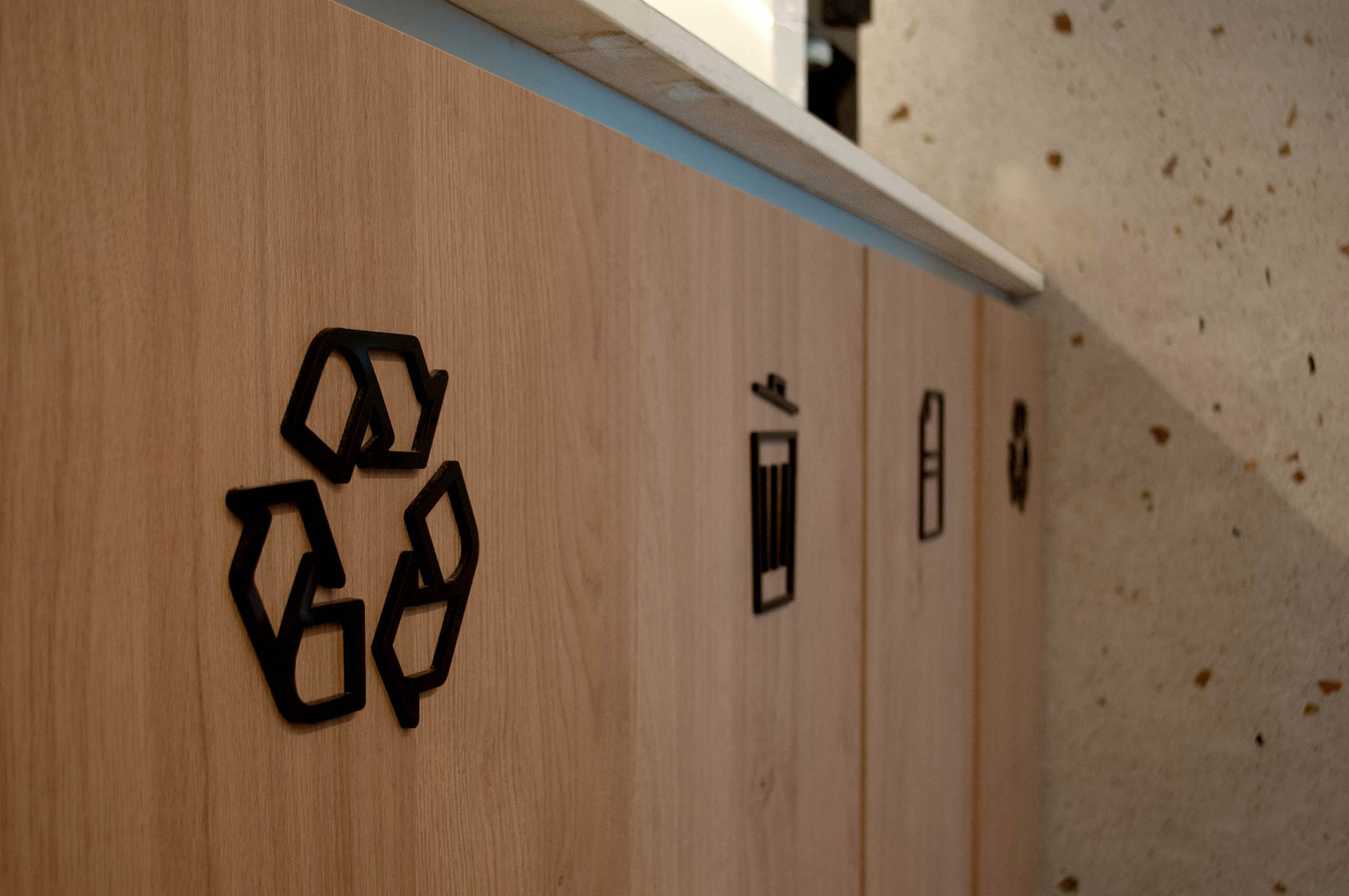 VISA 阿根廷办公室环境标识设计丨Inplace-55