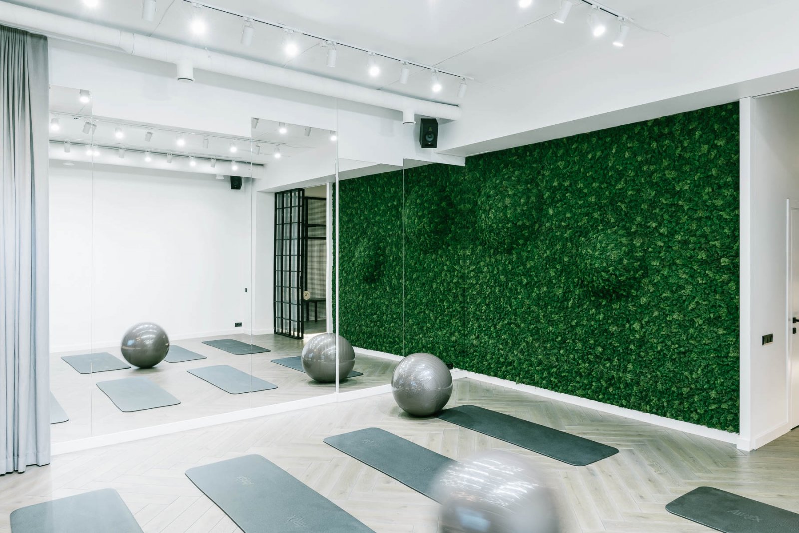 休闲清新的YOKO瑜伽工作室  dizaino virtuve-5