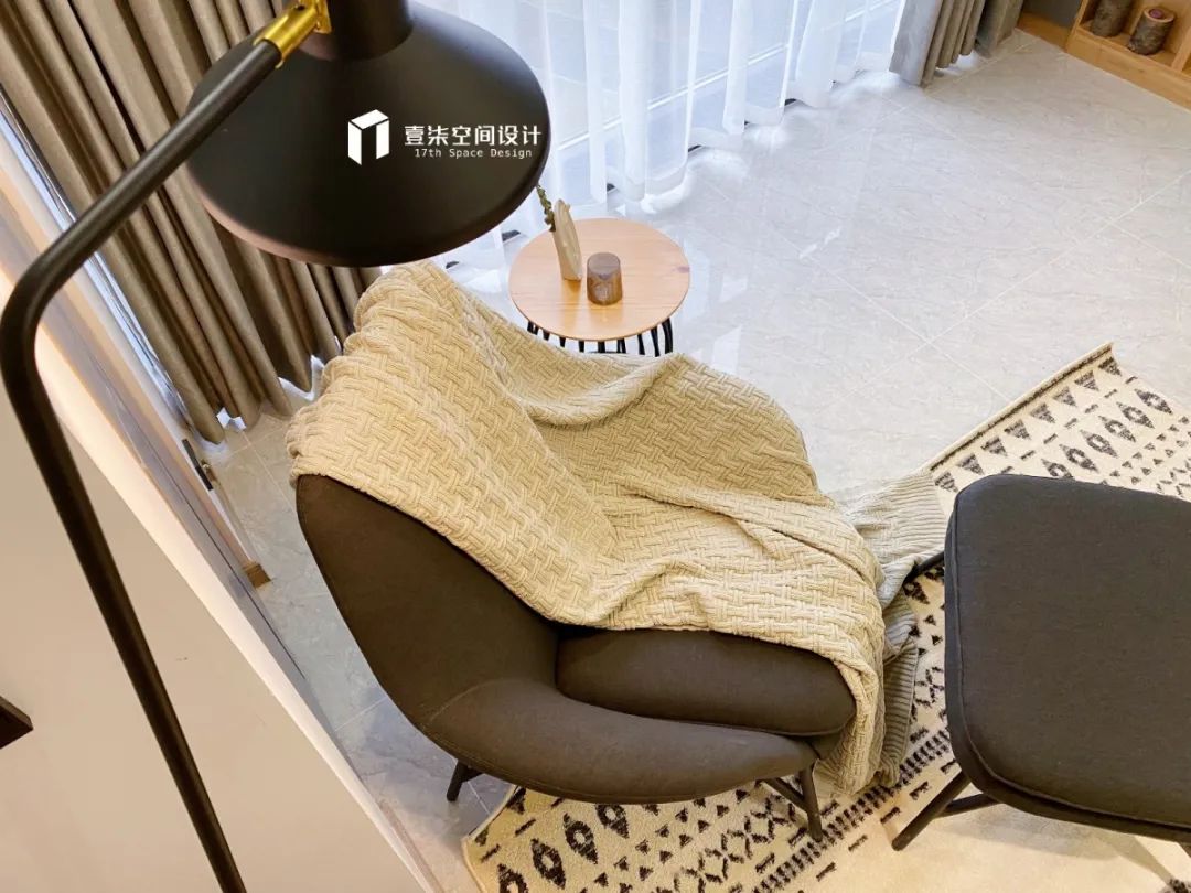 大学新生的现代生活容器-37