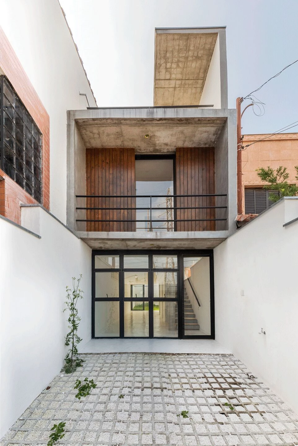 巴西 Vila Leopoldina House | 简约灵动的三层私人住宅-23