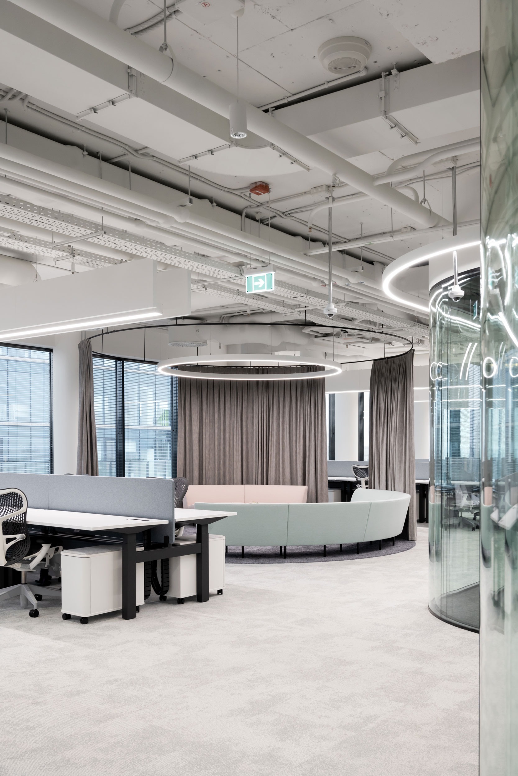 BNP Paribas Technology | 开放式办公空间引领行业新潮流-36