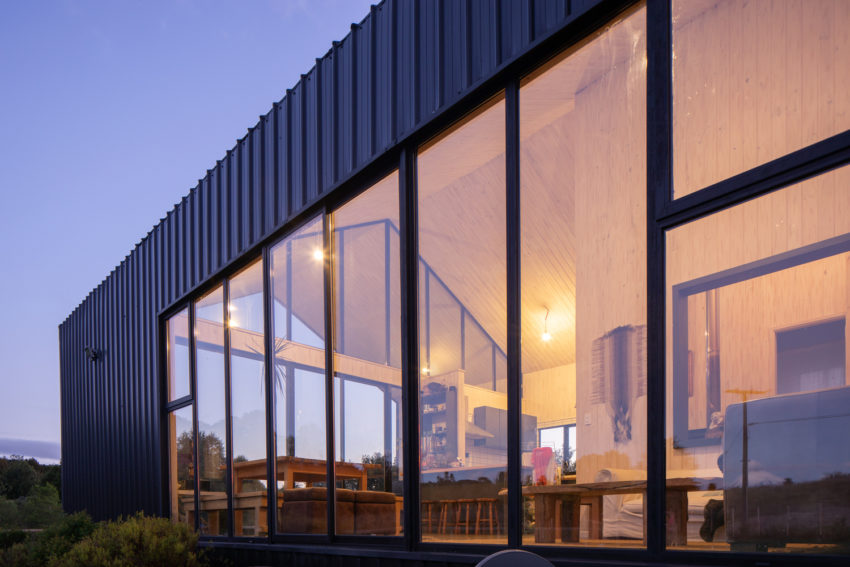 Angular House GM in Chile designed by EXTCO to work with the local topography, instead of against it 智利的角屋GM是由EXTCO设计的，用来处理局部地形，而不是与之相反。-14