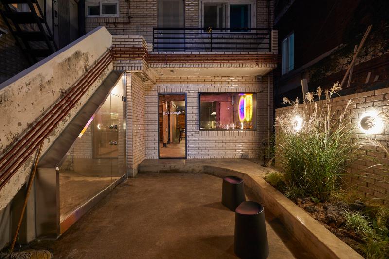 27 平米美食店，照明设计点亮空间-14