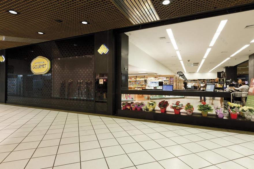 Imperatriz Gourmet · Flavia Guglielmi Arquitetura 的木质魅力办公空间-1