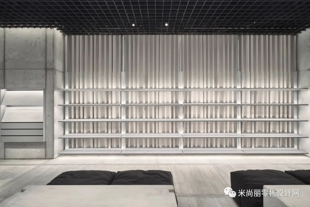 巴黎世家高雄新店！清水泥外观与裸露建筑管线完美体现品牌粗犷原始美学！ - 米尚丽零售设计网 MISUNLY- 美好品牌店铺空间发现者-3