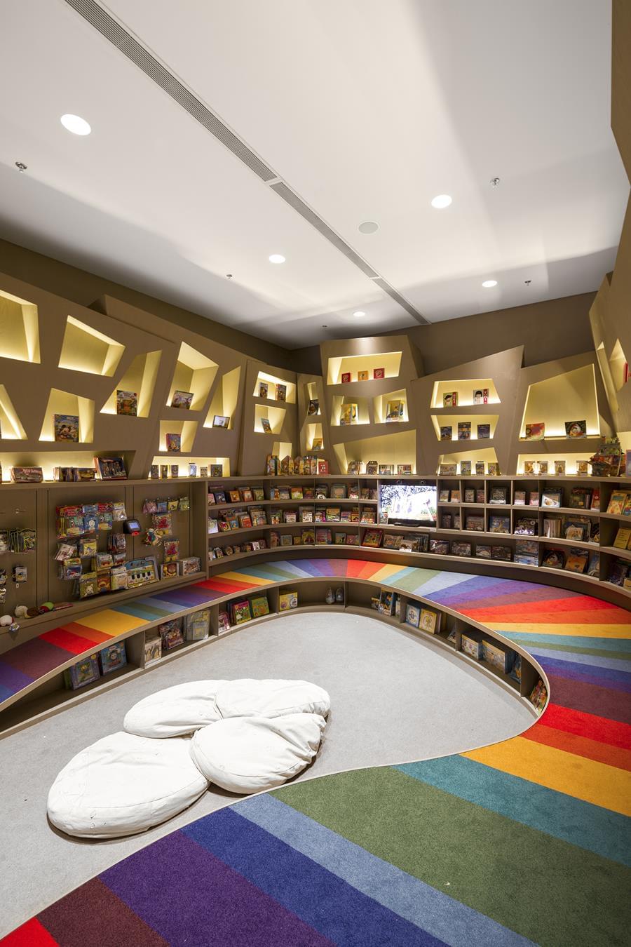 里约热内卢的绿洲 · Livraria Saraiva 书店设计-17