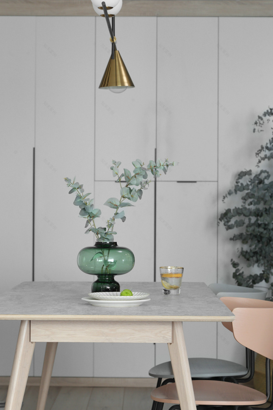 成都 110 平灰色调家居设计,开放式厨房与明亮色彩的完美融合-20