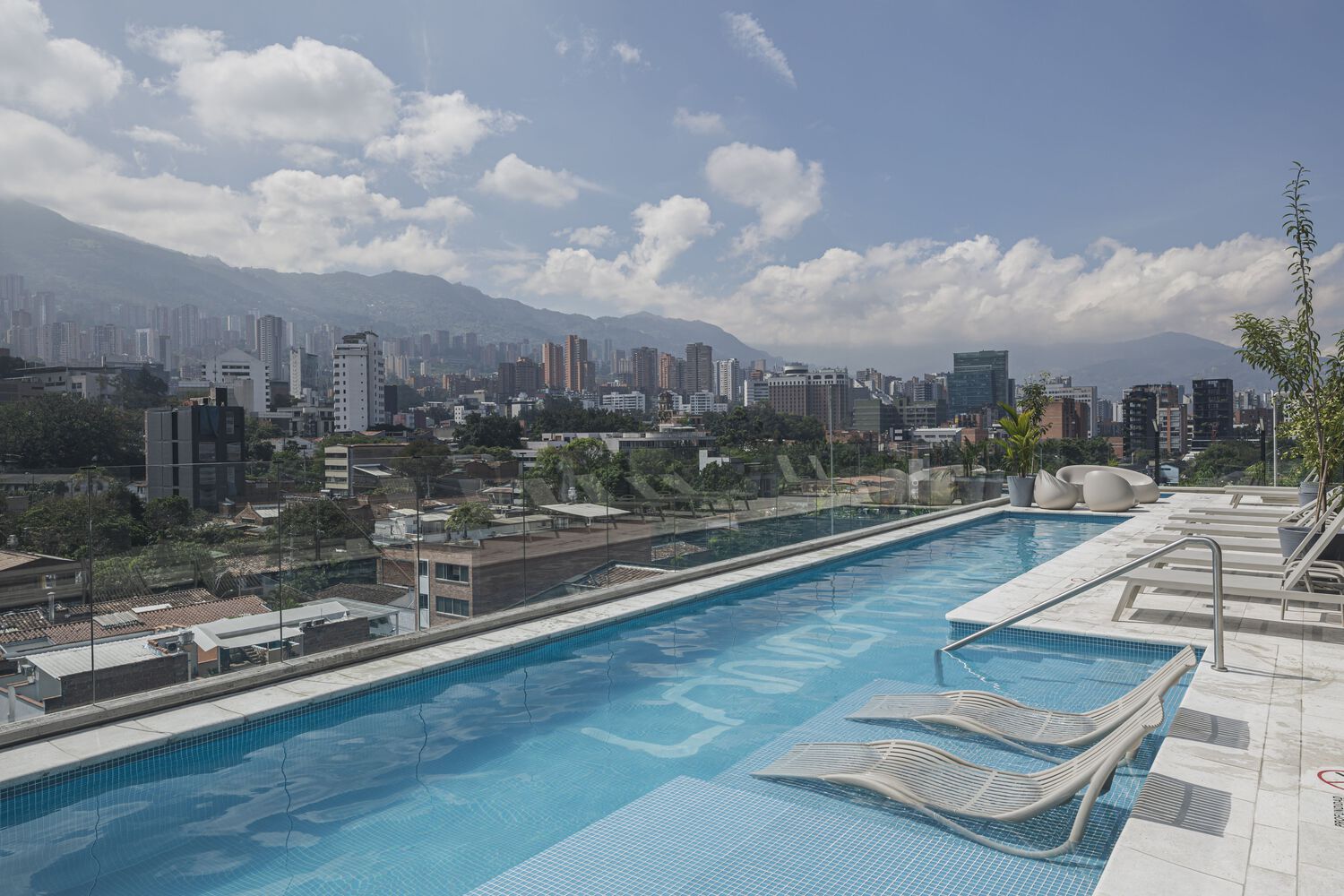 哥伦比亚 Medellín 地标酒店丨Plan:b arquitectos-41