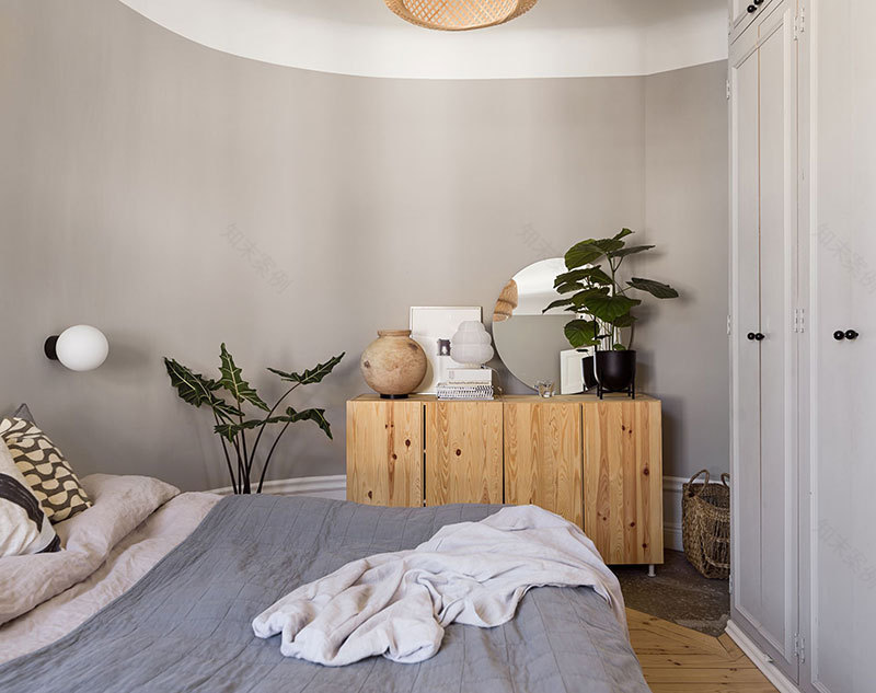 瑞典 55 平方小公寓,黑色厨房成为空间焦点-18