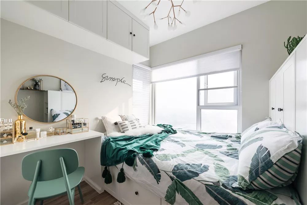 90 后女生 70㎡北欧轻奢小窝,墨绿++ 黄铜演绎精致生活-45