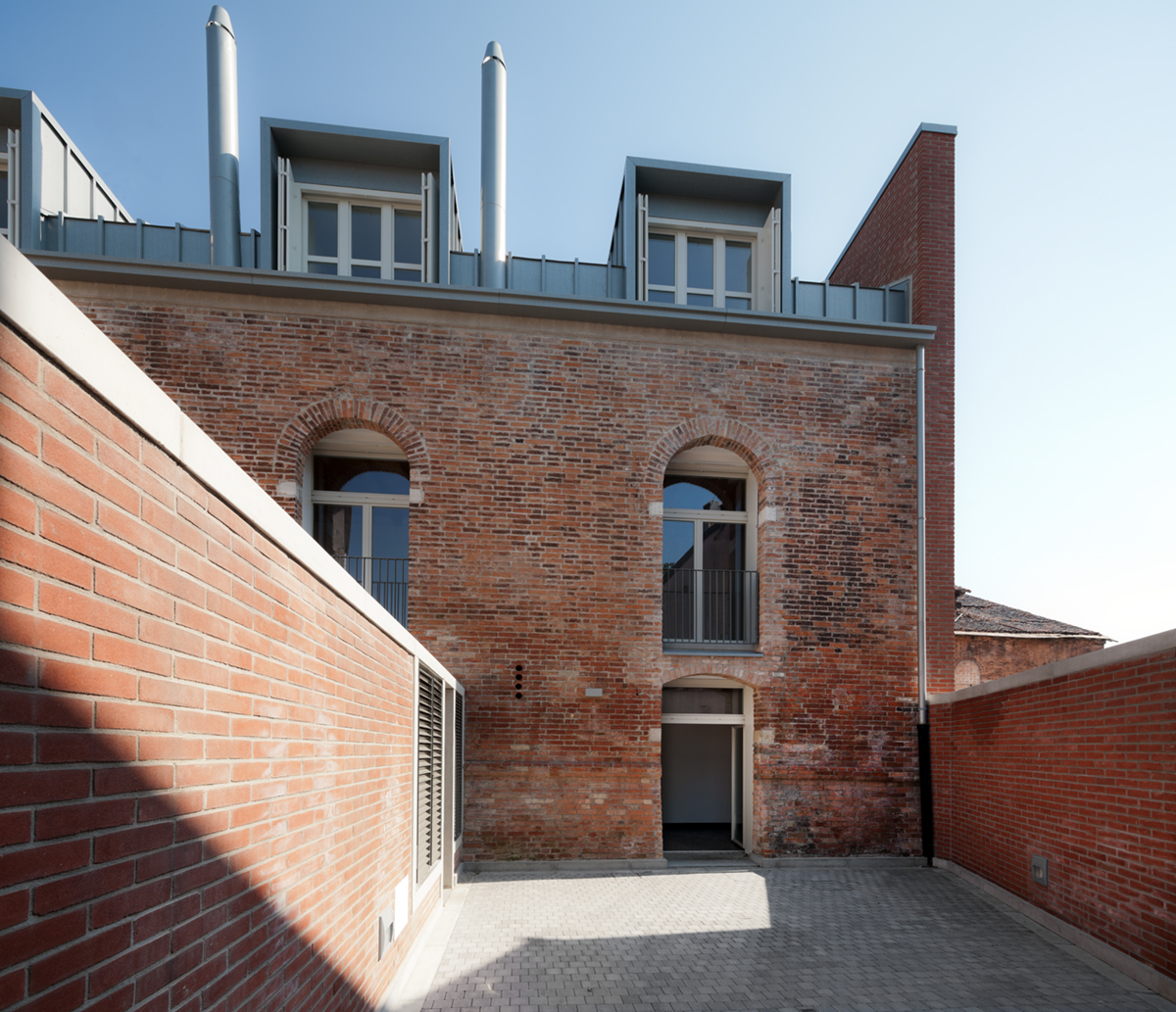 穆拉诺岛玻璃工厂重生，Macola 工作室打造独特住宅综合体-26