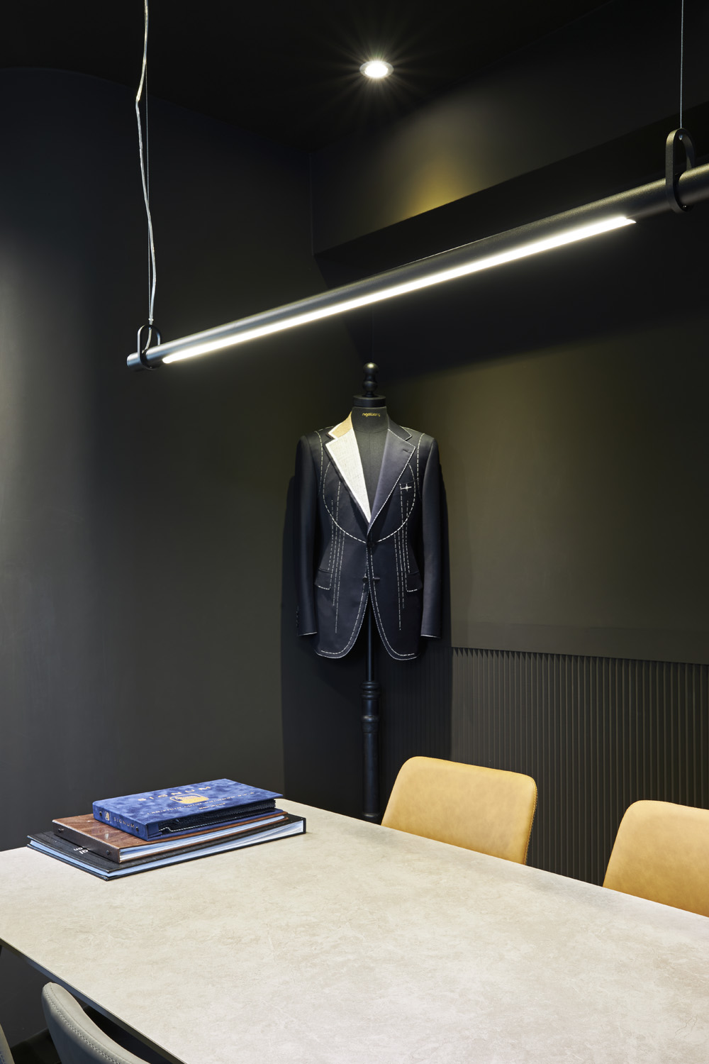 25 平现代男装店，极简黑白色调的魅力-12