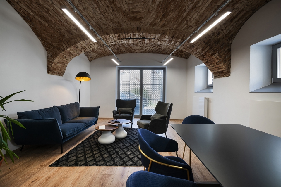 匈牙利 Horgos 办公室  GASPARBONTA   Partners-21