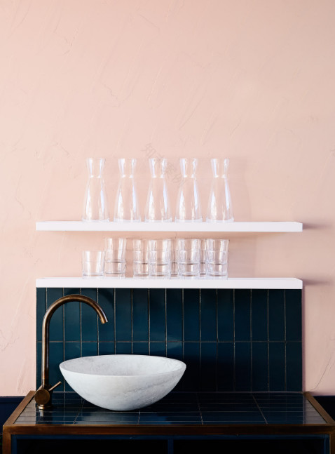 金色的;金黄色的;金的;金制的-58