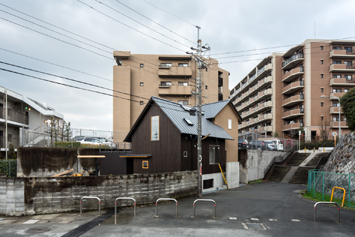 淀川堤防下の中庭式曲り屋丨日本大阪丨究建築研究室,名城大学柳沢研究室,エス・キューブ・アソシエイツ-2