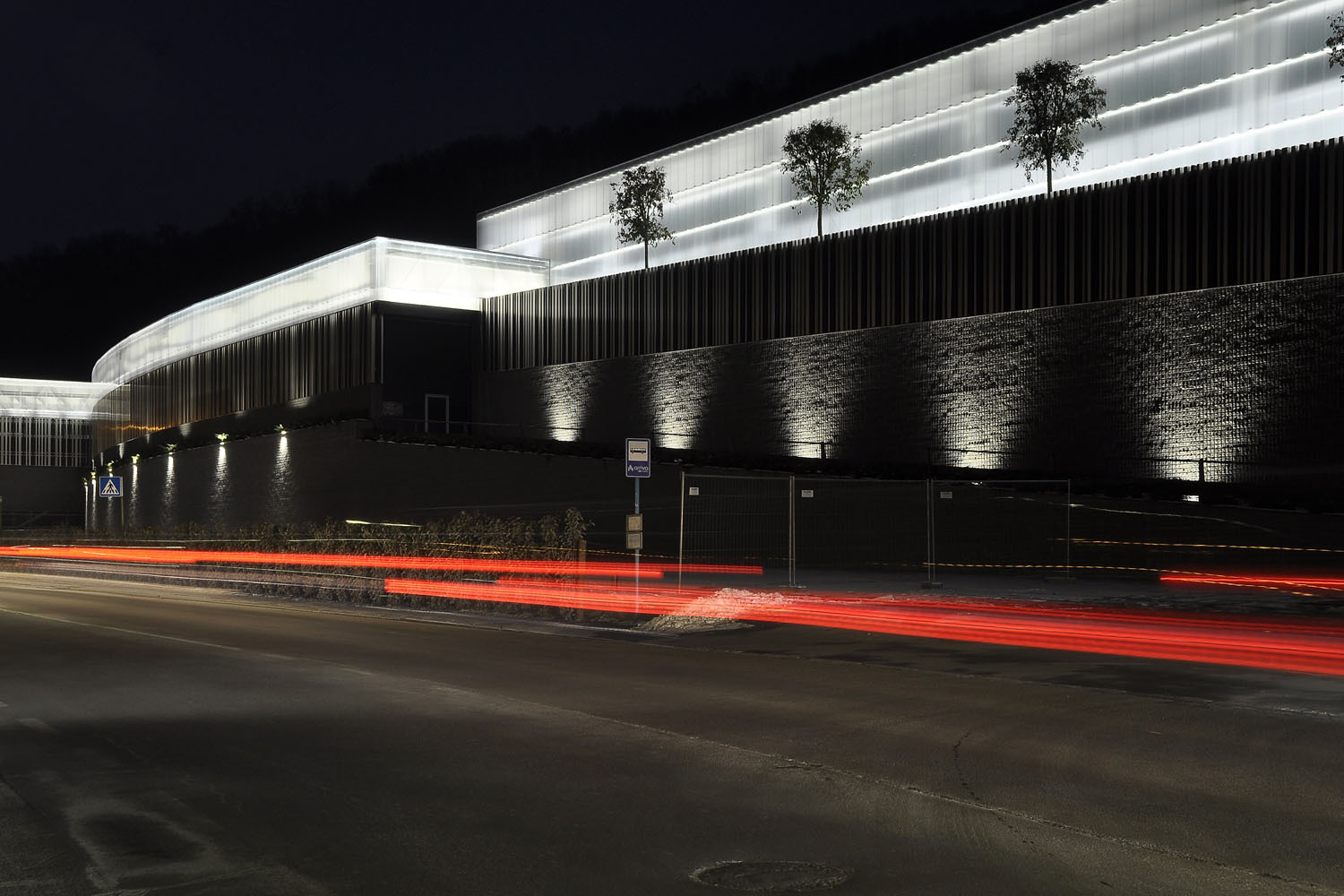 工厂重生 | 简约几何有机体,多变发光立面-40