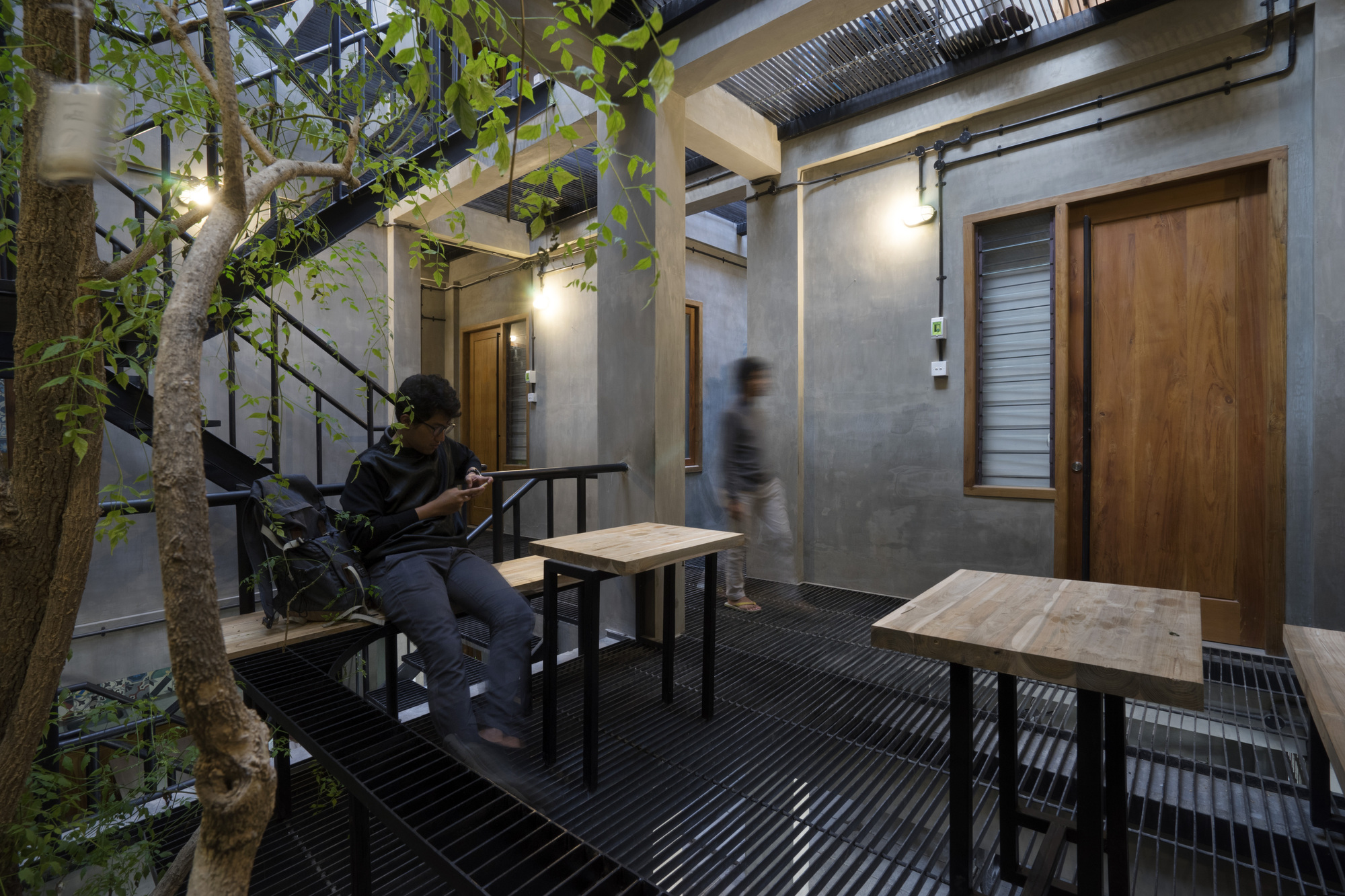 Permeable Junction Boarding House / Andyrahman Architect-23