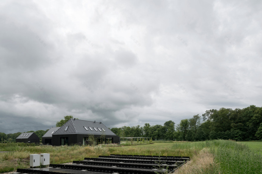 荷兰现代农庄中的两套住宅与工作室-44