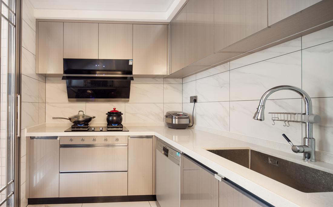 卡其色沙发搭配收纳墙,打造舒适宽敞客厅-30