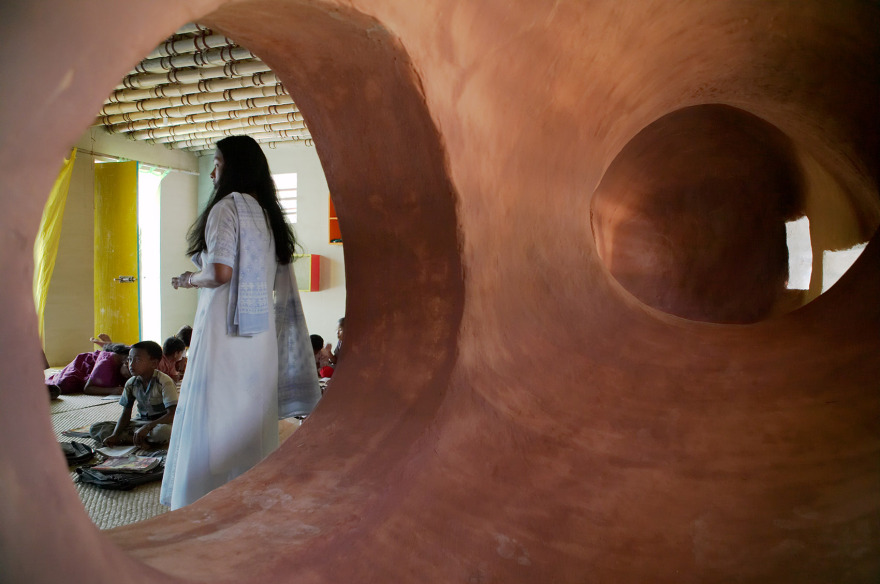 孟加拉国的现代教育培训学院,手工打造的传统学校 / Studio Anna Heringer-35