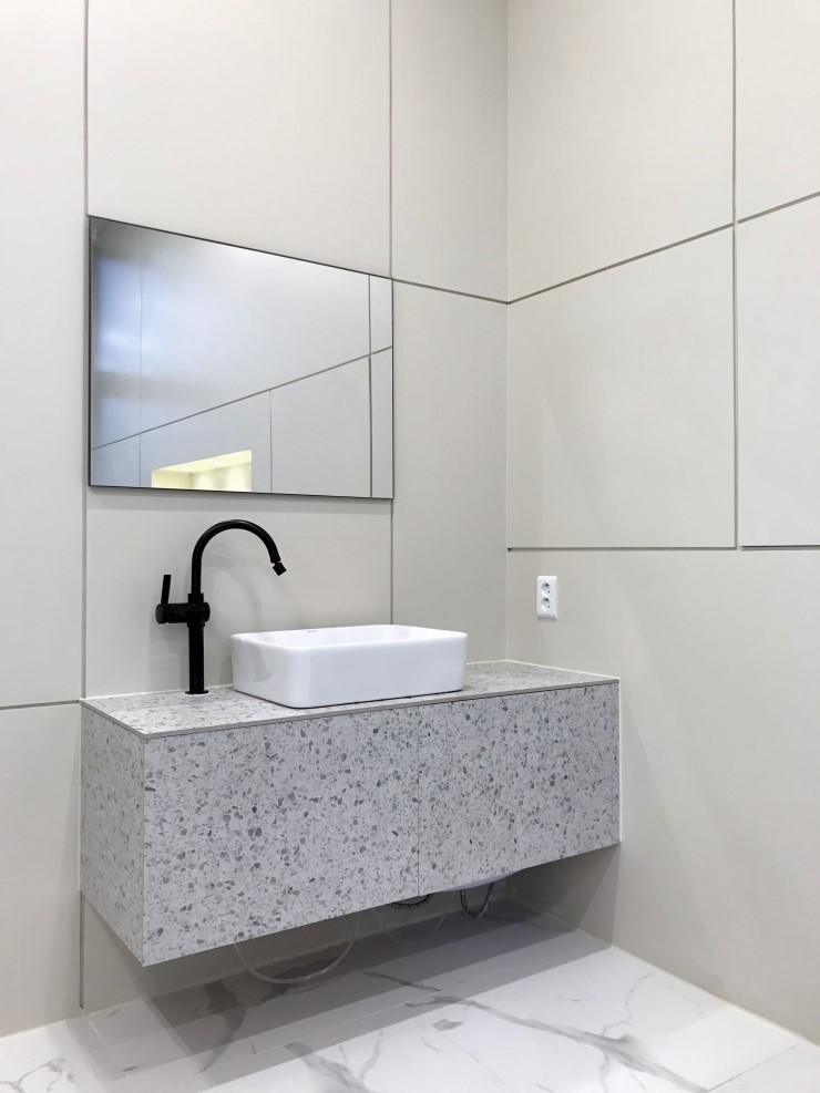 十坪纯净空间，玻璃展示柜的巧妙运用-6